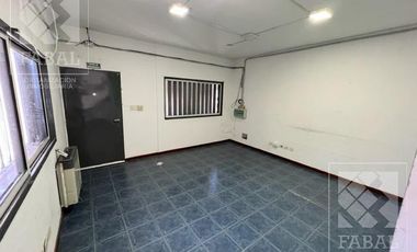 Galpón venta Centro Oeste, 304 m2 sobre lote de 10 x 40