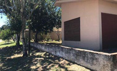 Casa en venta - 2 Dormitorios 1 Baño - Cochera - 317,71Mts2 - Mar del Tuyú