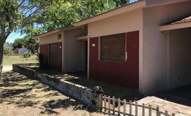Casa en venta - 2 Dormitorios 1 Baño - Cochera - 317,71Mts2 - Mar del Tuyú