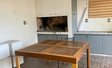 Casa en venta - 4 Dormitorios 4 Baños - 238Mts2 - Almirante Brown