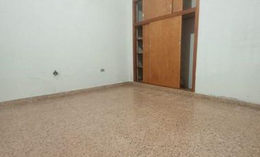 Casa en venta - 2 Dormitorios 1 Baño - 176Mts2 - Plátanos