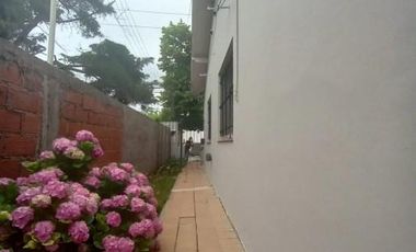 Casa en venta - 2 Dormitorios 1 Baño - 176Mts2 - Plátanos