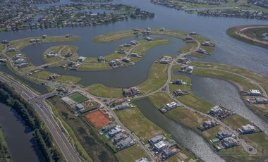 Lote sobre lago central en venta, en Los Puentes - Nordelta
