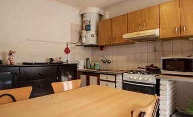 Local + 2 departamentos de 3 ambientes. Venta en BLOCK. Barrio San Carlos