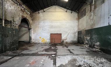Local comercial centro grande a reciclar frente