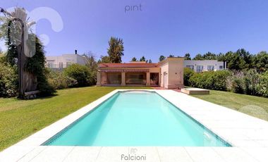 VENTA CASA DE 3 DORMITORIOS EN MIRALAGOS