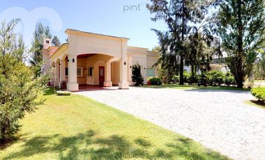 VENTA CASA DE 3 DORMITORIOS EN MIRALAGOS