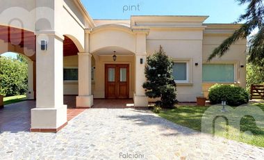 VENTA CASA DE 3 DORMITORIOS EN MIRALAGOS