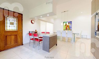 VENTA CASA DE 3 DORMITORIOS EN MIRALAGOS