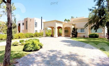 VENTA CASA DE 3 DORMITORIOS EN MIRALAGOS