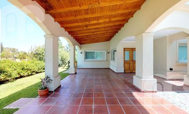VENTA CASA DE 3 DORMITORIOS EN MIRALAGOS