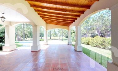 VENTA CASA DE 3 DORMITORIOS EN MIRALAGOS