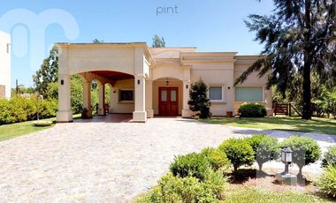 VENTA CASA DE 3 DORMITORIOS EN MIRALAGOS
