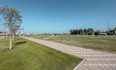 Terreno de 800m² con orientación Sur y amenities
