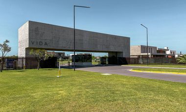 Terreno de 800m² con orientación Sur y amenities