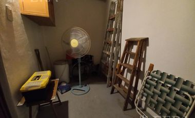 Venta de casa para dos familias con terraza en Wilde
