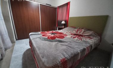 Venta de casa para dos familias con terraza en Wilde