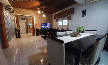 Venta de casa para dos familias con terraza en Wilde