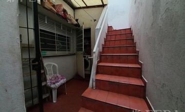 Venta de casa para dos familias con terraza en Wilde