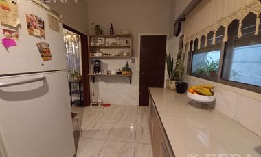Venta de casa para dos familias con terraza en Wilde