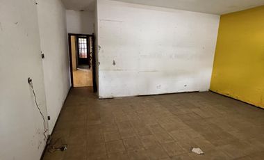 CASA EN VENTA 4 AMBIENTES Y GARAGE SAN CRISTOBAL OPORTUNIDAD
