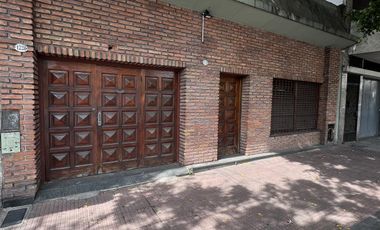 CASA EN VENTA 4 AMBIENTES Y GARAGE SAN CRISTOBAL OPORTUNIDAD