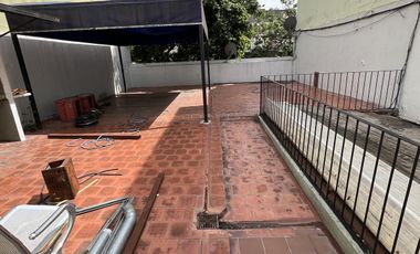 CASA EN VENTA 4 AMBIENTES Y GARAGE SAN CRISTOBAL OPORTUNIDAD