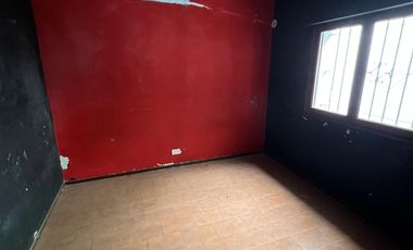 CASA EN VENTA 4 AMBIENTES Y GARAGE SAN CRISTOBAL OPORTUNIDAD
