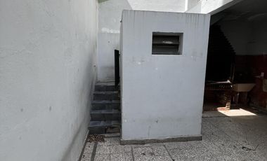 CASA EN VENTA 4 AMBIENTES Y GARAGE SAN CRISTOBAL OPORTUNIDAD