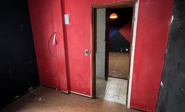 CASA EN VENTA 4 AMBIENTES Y GARAGE SAN CRISTOBAL OPORTUNIDAD