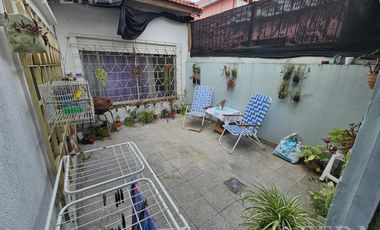Venta de casa 4 ambientes con cochera y quincho en  Wilde