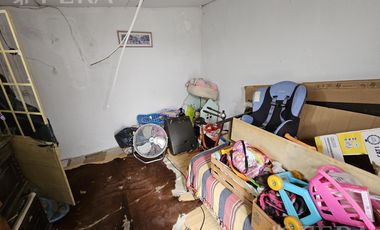 Venta de casa 4 ambientes con cochera y quincho en  Wilde