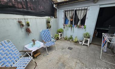 Venta de casa 4 ambientes con cochera y quincho en  Wilde