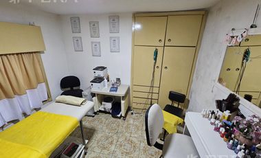 Venta de casa 4 ambientes con cochera y quincho en  Wilde