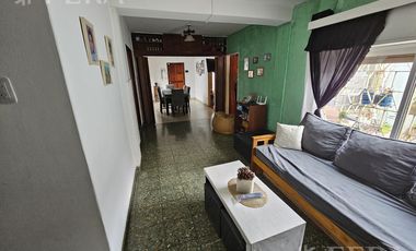 Venta de casa 4 ambientes con cochera y quincho en  Wilde