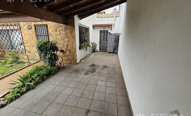 Venta de casa 4 ambientes con cochera y quincho en  Wilde