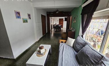 Venta de casa 4 ambientes con cochera y quincho en  Wilde