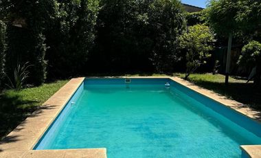 Casa en venta - 3 Dormitorios 2 Baños - 600Mts2 - Burzaco