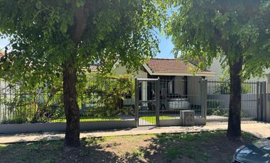 Casa en venta - 3 Dormitorios 2 Baños - 600Mts2 - Burzaco