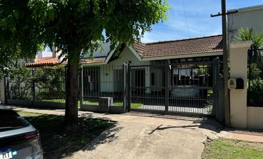 Casa en venta - 3 Dormitorios 2 Baños - 600Mts2 - Burzaco