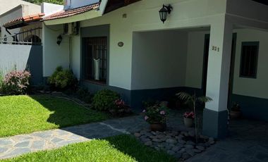 Casa en venta - 3 Dormitorios 2 Baños - 600Mts2 - Burzaco