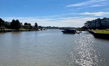 Venta Departamento en la ISLA DEL CANAL, NORDELTA frente al río