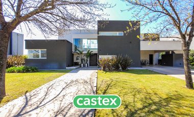 Moderna casa en venta en Terravista, General Rodriguez