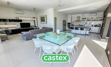 Moderna casa en venta en Terravista, General Rodriguez