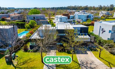 Moderna casa en venta en Terravista, General Rodriguez