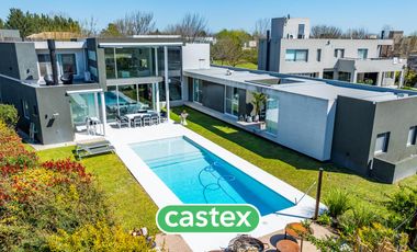 Moderna casa en venta en Terravista, General Rodriguez