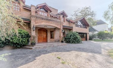 Casa en venta - 6 Dormitorios 4 Baños - Cochera - 1.978Mts2 - Canning