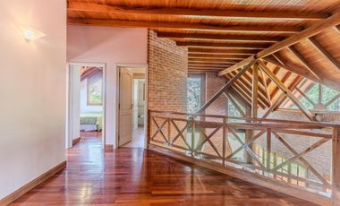 Casa en venta - 6 Dormitorios 4 Baños - Cochera - 1.978Mts2 - Canning