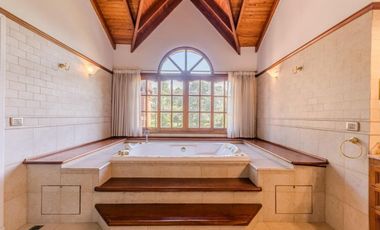 Casa en venta - 6 Dormitorios 4 Baños - Cochera - 1.978Mts2 - Canning