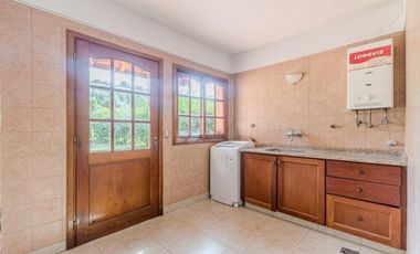 Casa en venta - 6 Dormitorios 4 Baños - Cochera - 1.978Mts2 - Canning